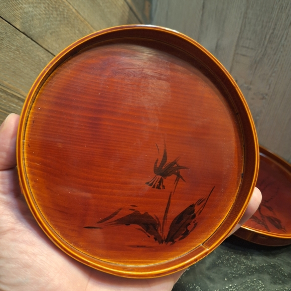 Vtg, set of 5, Japan Red Lacquer with Faux Woodgrain Floral, small round trays - Picture 2 of 8